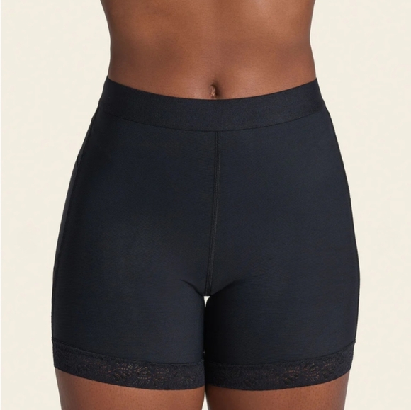 Leonisa Lift SculptMid-Rise Sculpting Butt Lifter Shaper Short - Picture 2 of 5